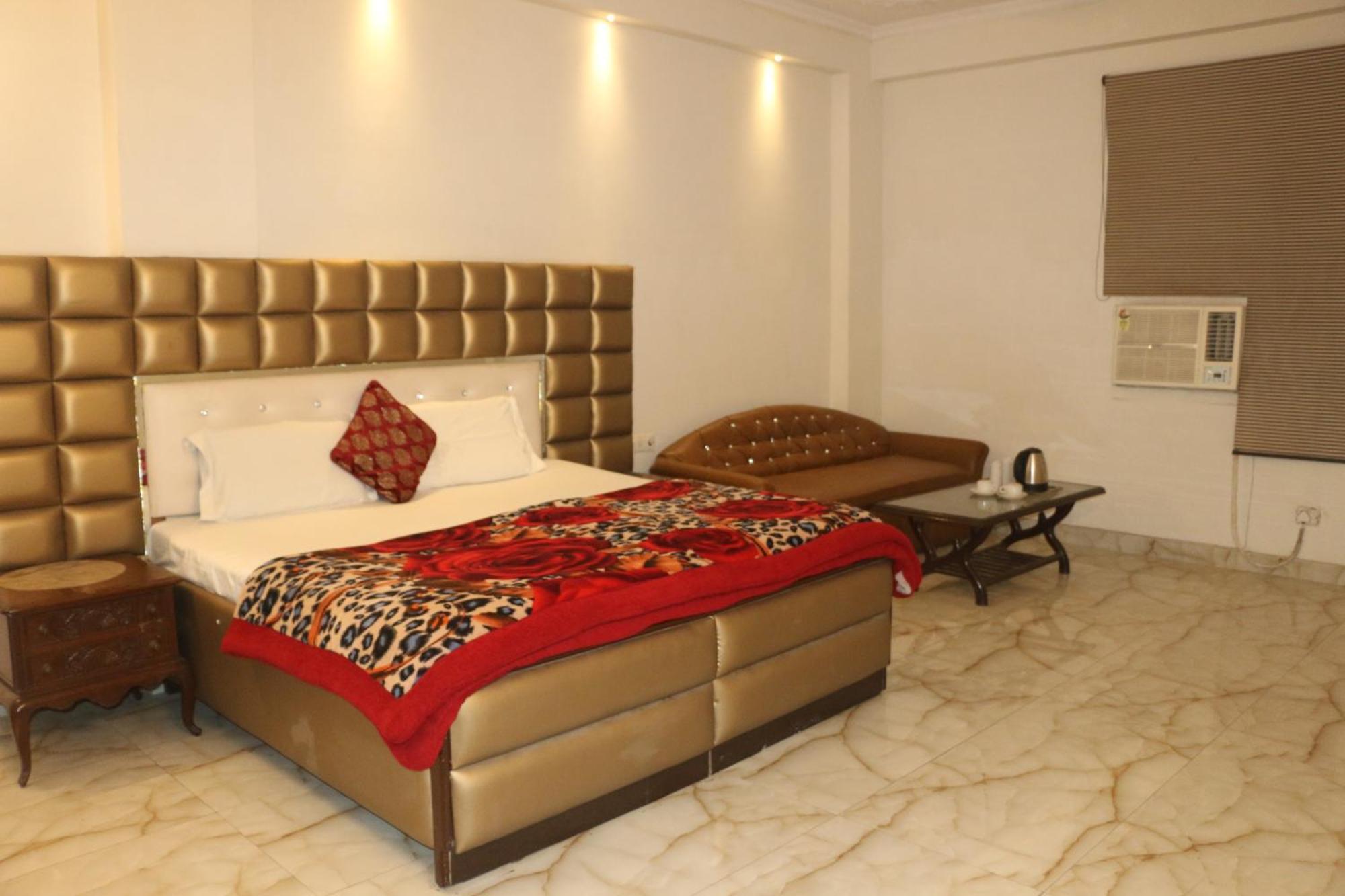 Swisston Palace Delhi  Buitenkant foto